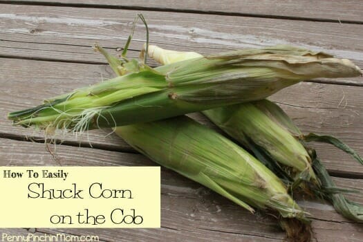 How to Shuck Corn on the Cob | www.pennypinchinmom.com