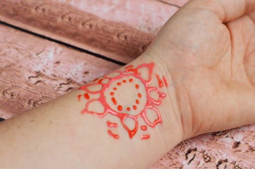 DIY henna tattoos - wrist application