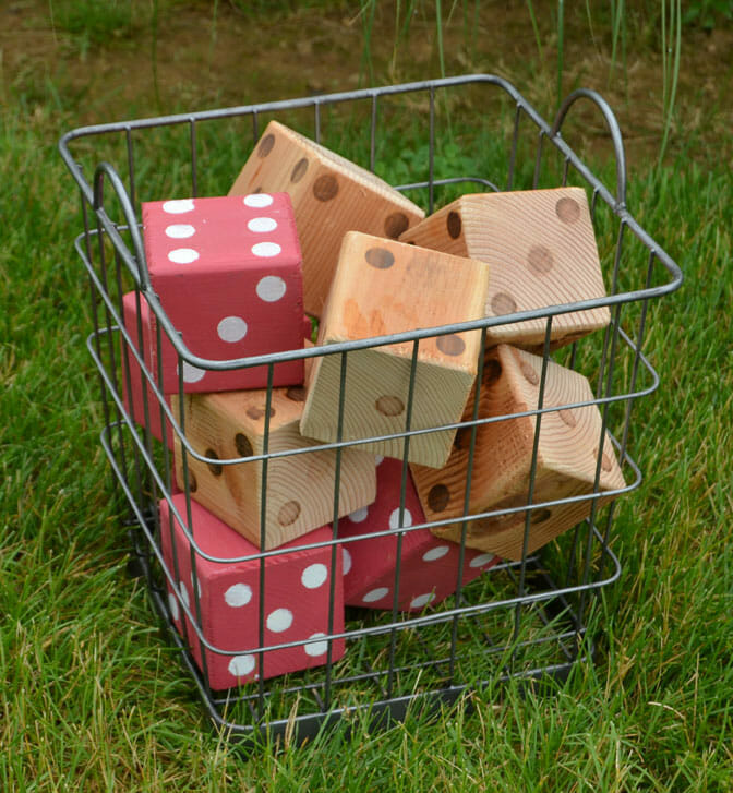 outdoor lawn dice game