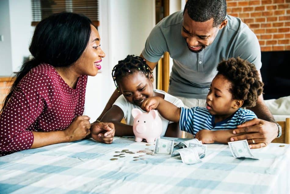 piggy banks teach kids financial literacy
