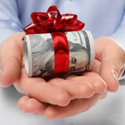 8 Fun Ways to Give Friends & Family Money as a Gift