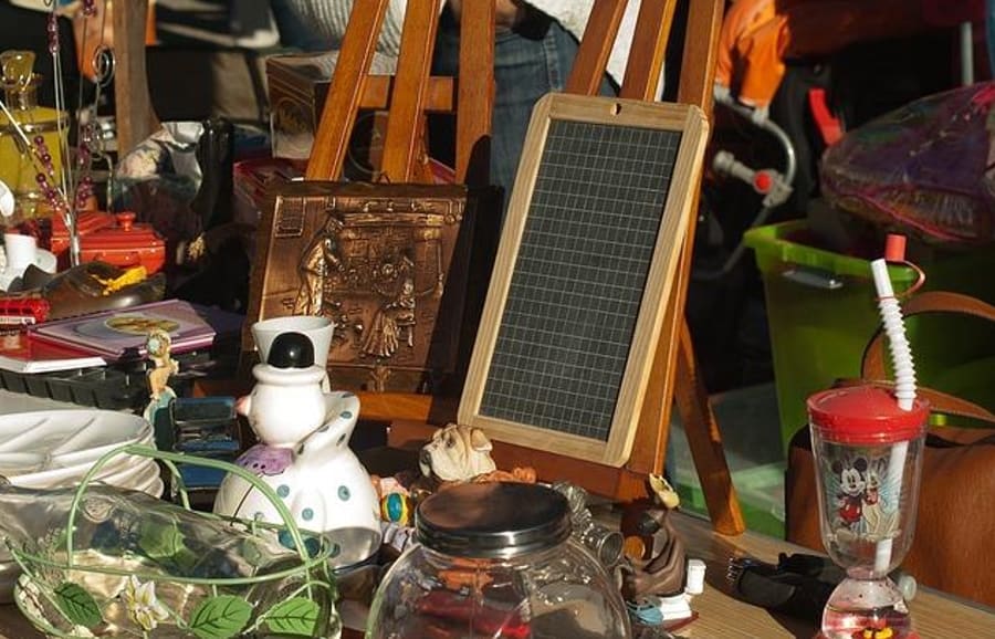 10 Objects to Promote at a Yard Sale (and Make the Most Cash)